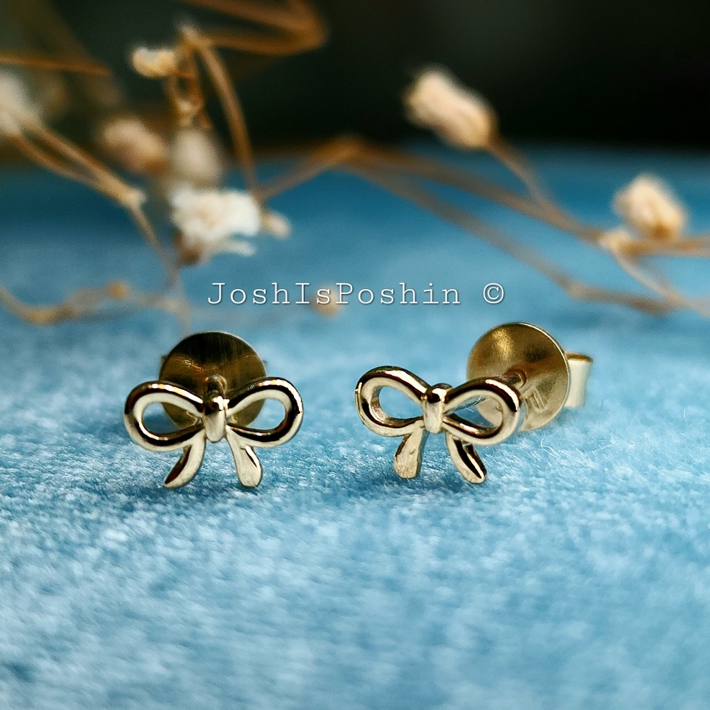 10K gold polished knot stud earrings